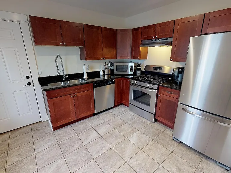 37 Pearl St #39 — Photo 11