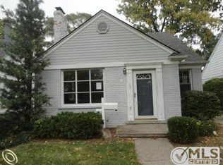 424 Hillcrest Ave, Grosse Pointe Farms, MI 48236