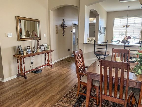 4th image of 208 Sierra Vista Ln