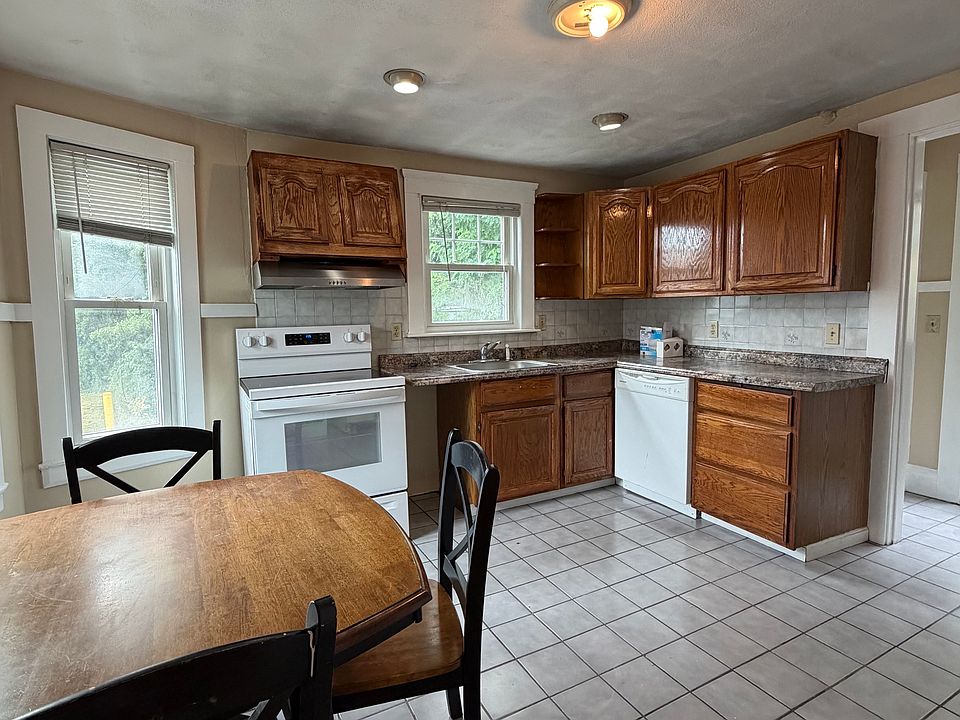 1st image of 496 Humphrey St #1