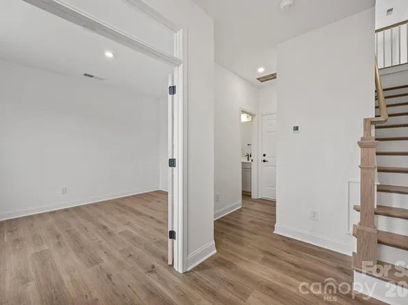 7032 Westrow Ave, Charlotte, NC 28278