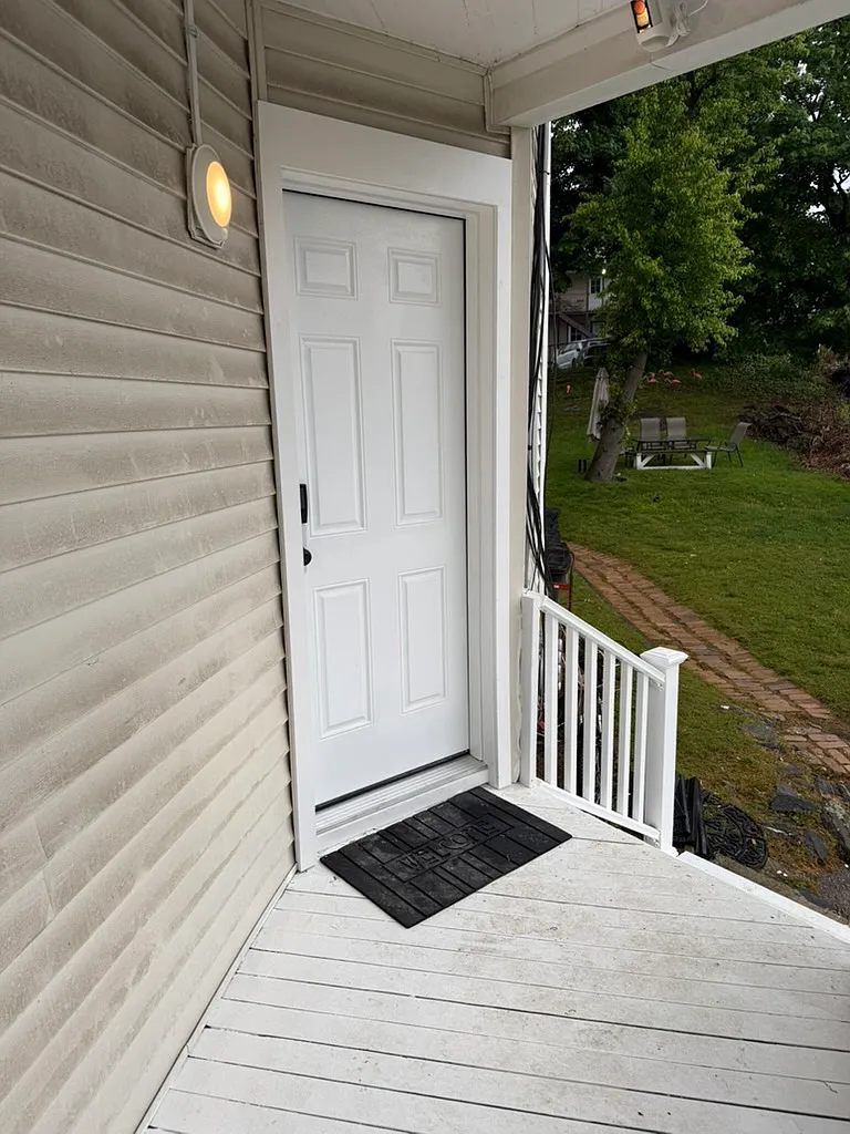 Building Photo - 319 Delavan Ave #1