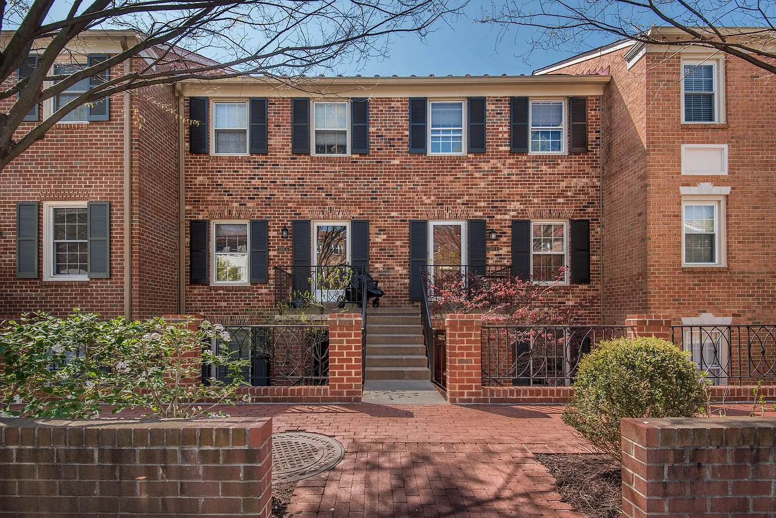 3205 Sutton Pl NW APT D photo 1