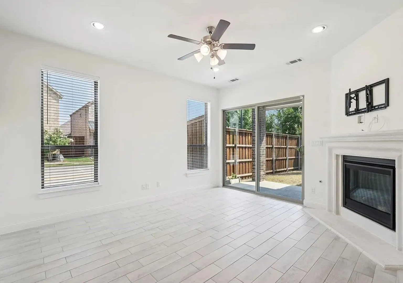 3-Bedroom Luxury Lease in Flower Mound's Riverwalk Community — Photo 4
