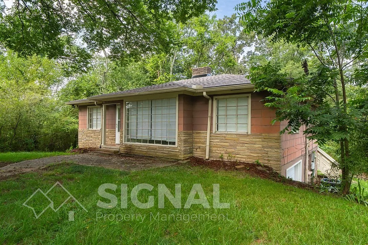 4 bed, 2.0 bath, 1856 sqft, $1,249 — Photo 2