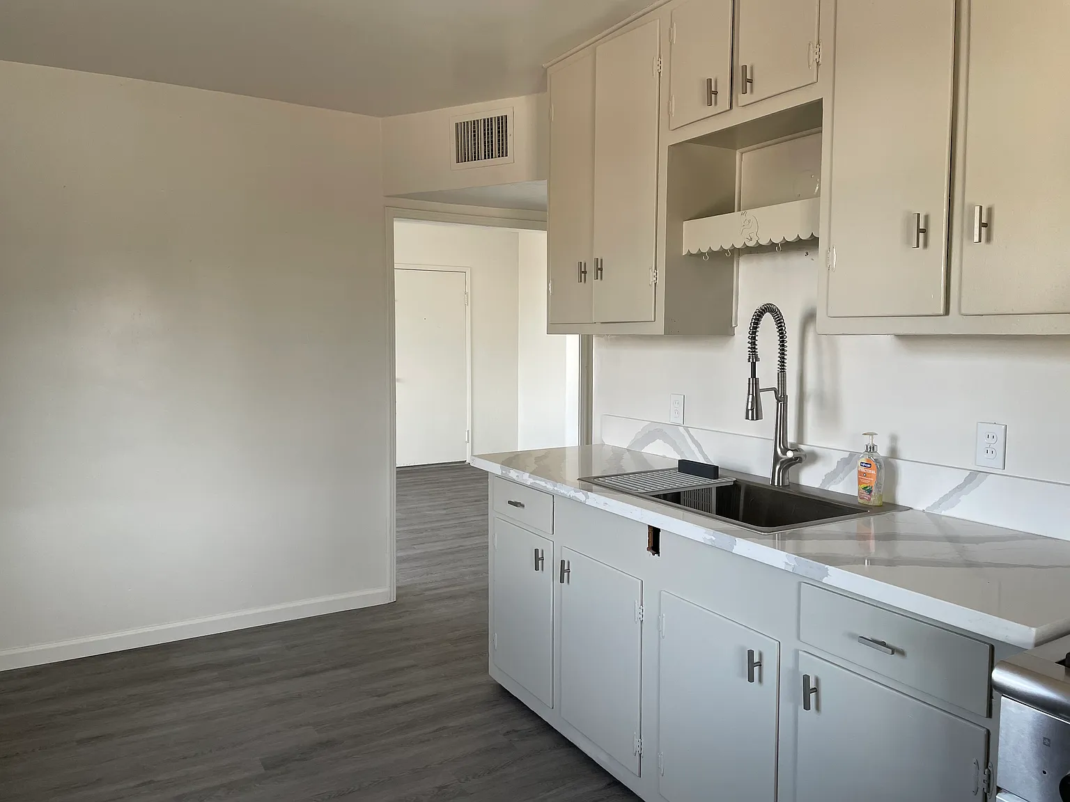 2 bed, 952 sqft, $1,650 — Photo 3