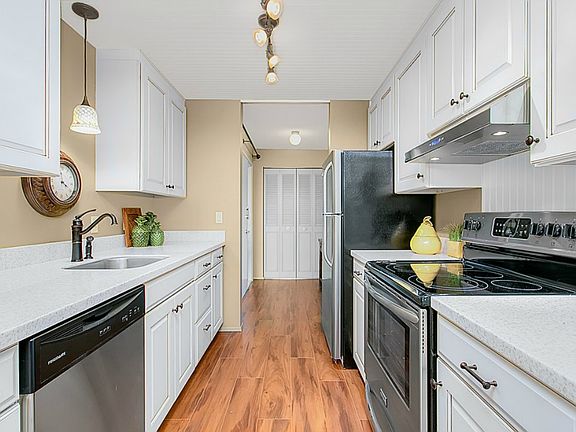5th image of 7064 35th Ave NE APT 22