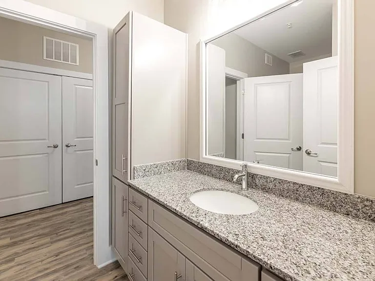 Foxwood Apartments — Photo 124