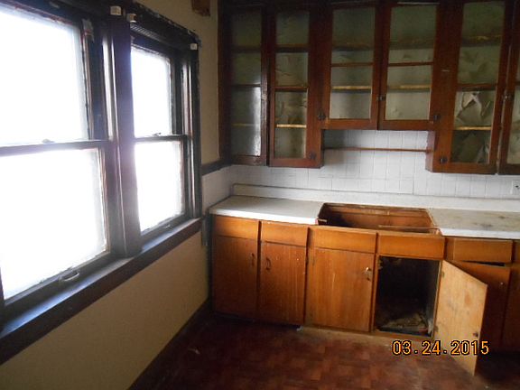 4th image of 3557 E 135th St