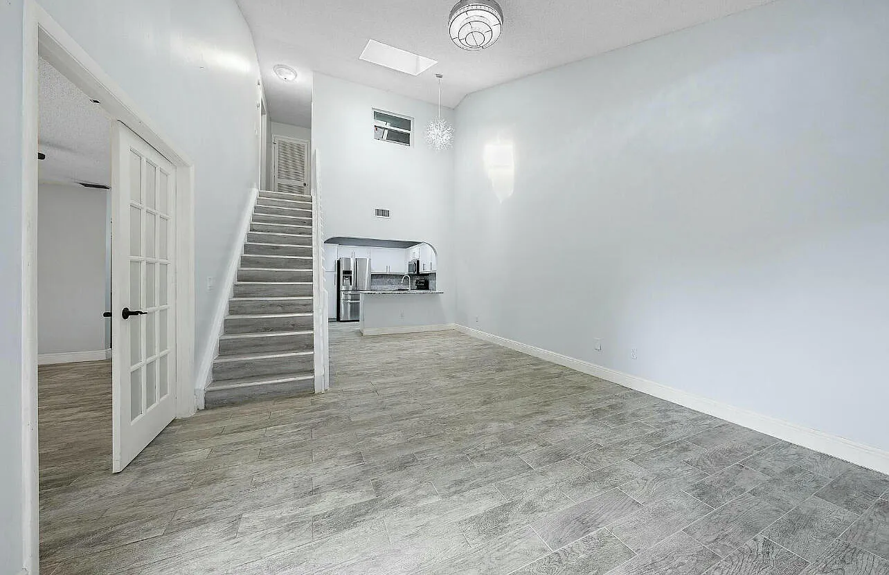 3 bed, 2.0 bath, 1214 sqft, $2,800 — Photo 3