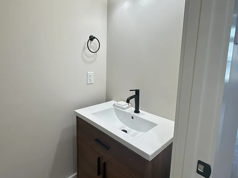 14 Walnut St NE #14 — Photo 12