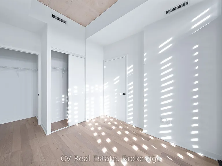 2625 Dundas St W #810 — Photo 17