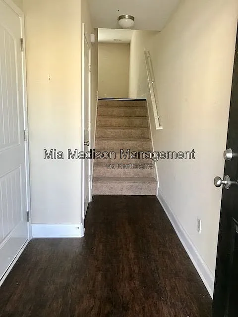 3 bed, 2.0 bath, 1531 sqft, $1,900 — Photo 2