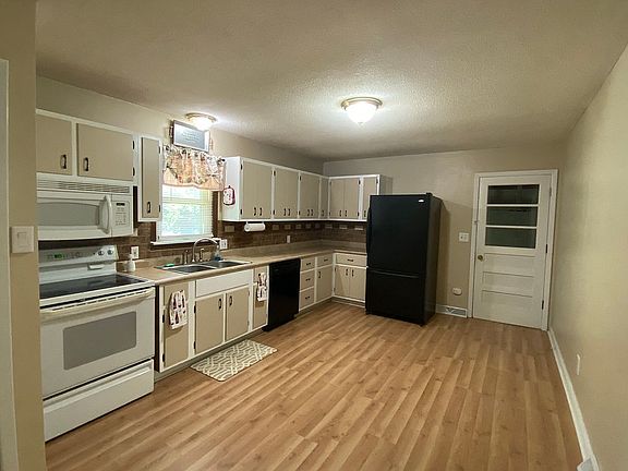 5th image of 206 Vine St