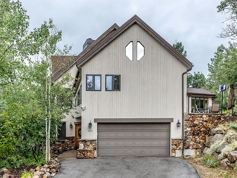2524 Aspen Springs Dr — Photo 2