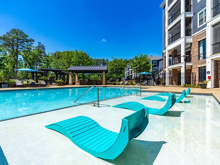 Swimming Pool with Tanning Ledge