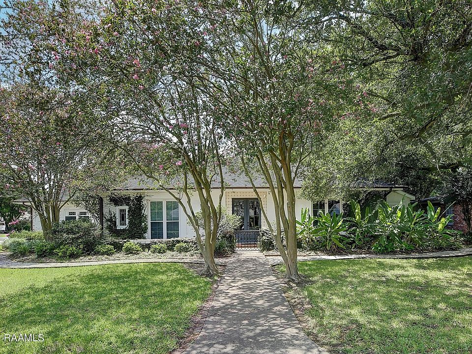1st image of 108 Woodlawn Dr