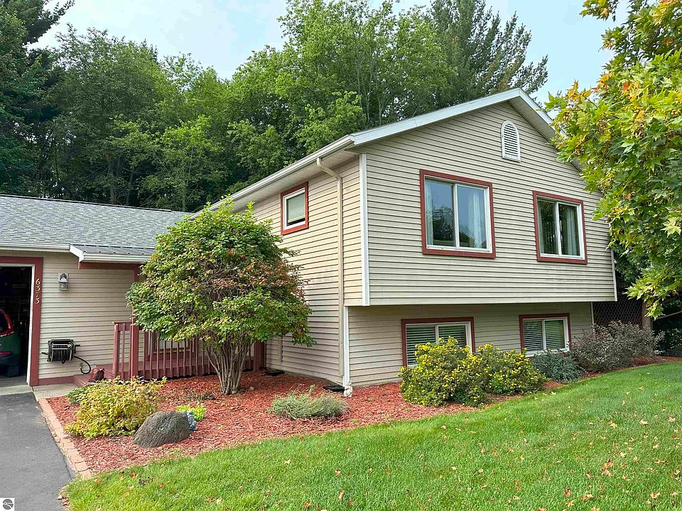 1st image of 6373 Apple Blossom Ln