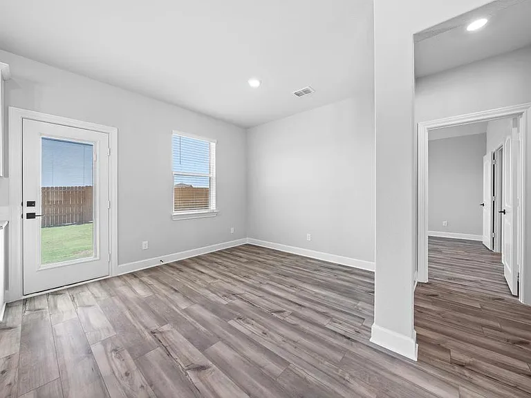 2032 Brentwood Dr — Photo 7