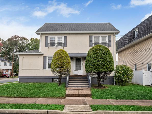 64 Hudson Ave FLOOR 1