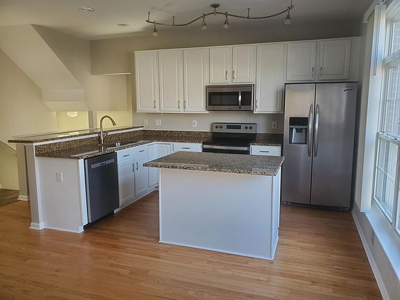 4th image of 645 Cherry Orchard Rd