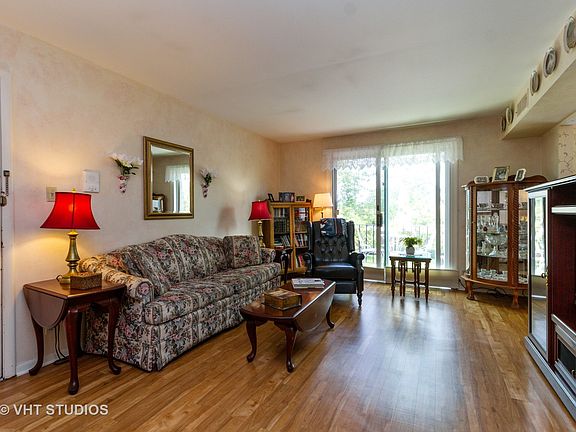 2nd image of 10720 S Kilpatrick Ave #301
