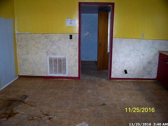 3rd image of 703 Silver St