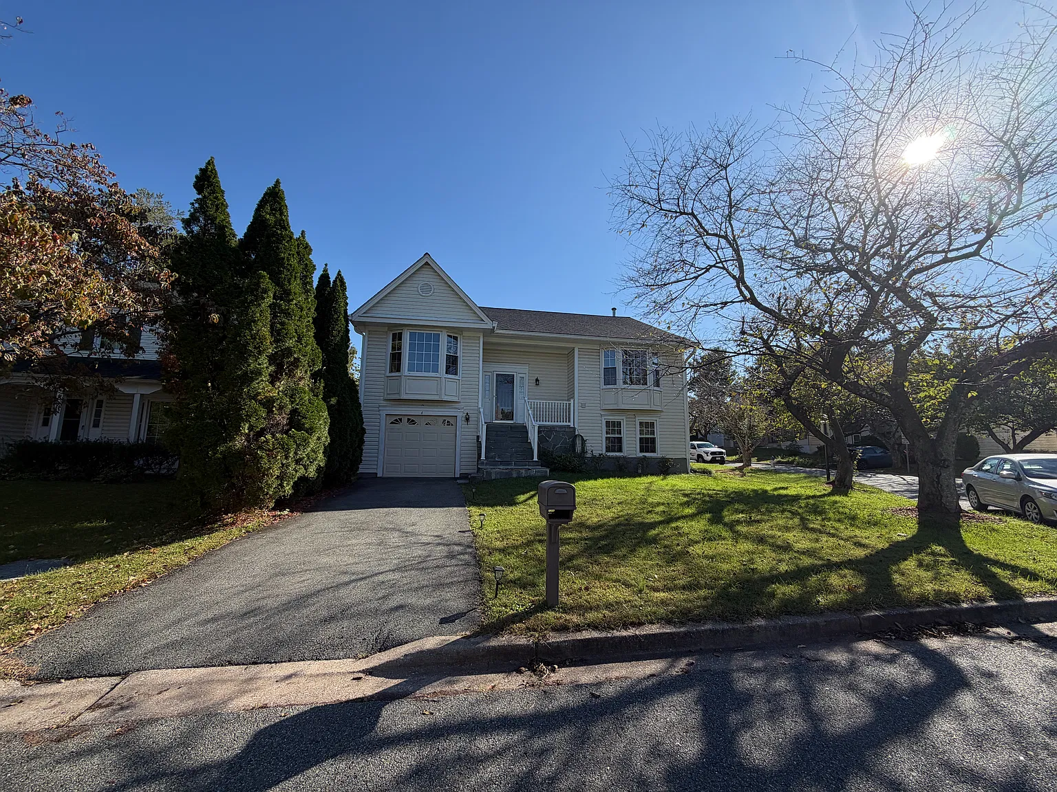 5 bed, 2173 sqft, $3,650 — Photo 2