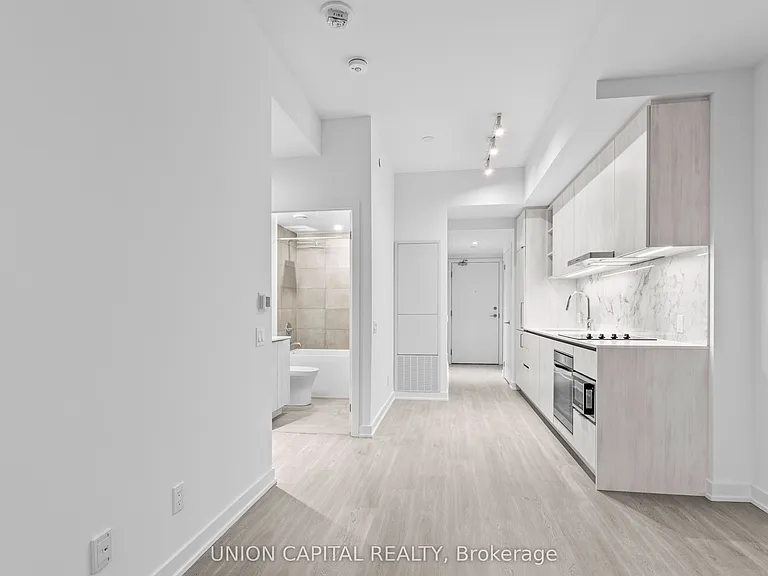 8 Wellesley St W #1007 — Photo 7