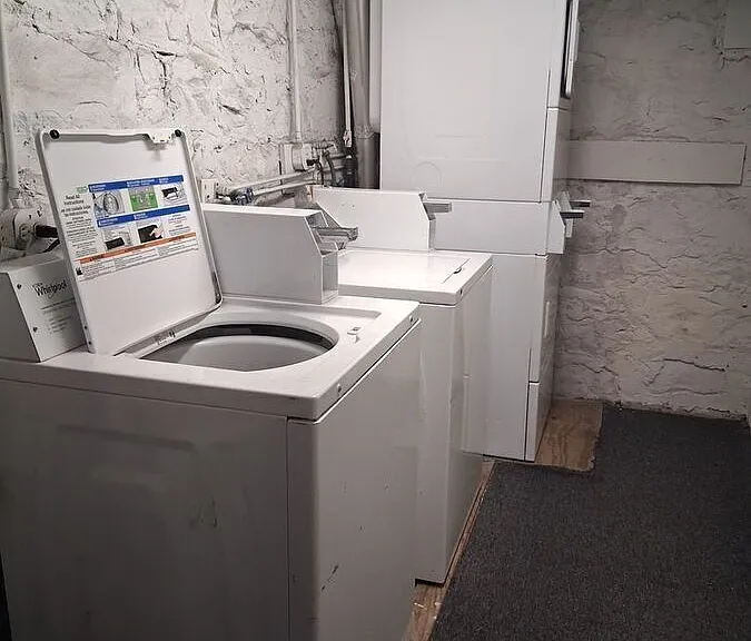422 W 10th St #8 — Photo 3
