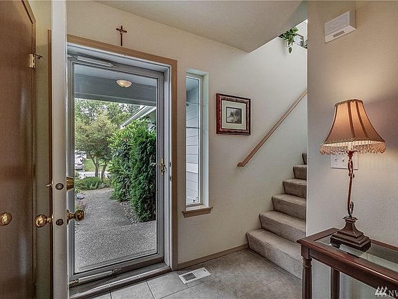 4th image of 3710 180th St E