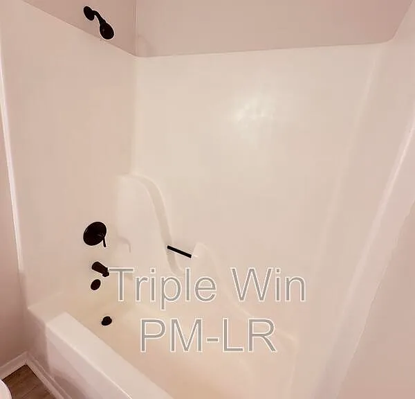220 Randall Dr — Photo 24