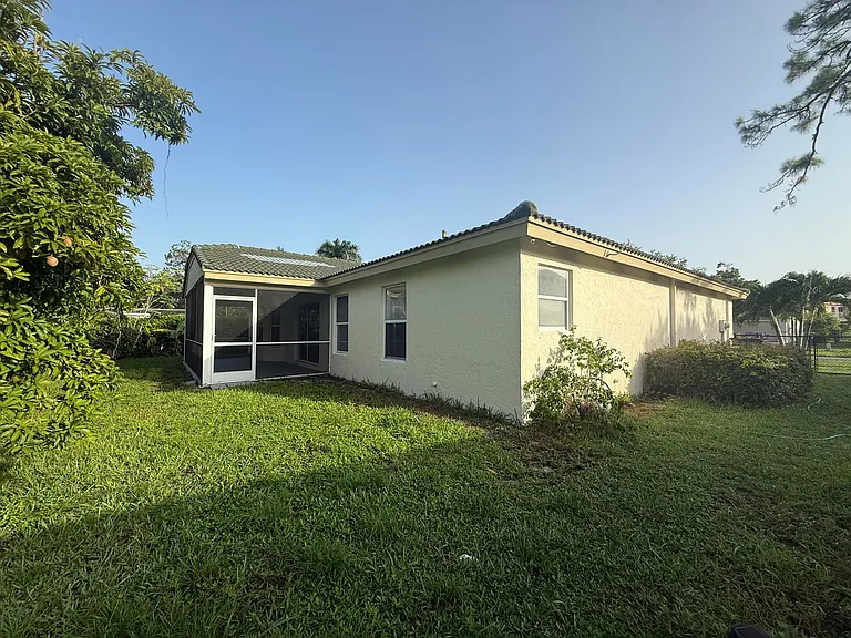 100 Cocoplum Cir — Photo 19