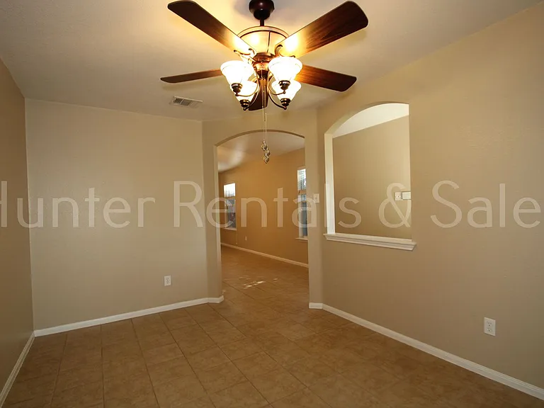 505 E Vega Ln — Photo 8