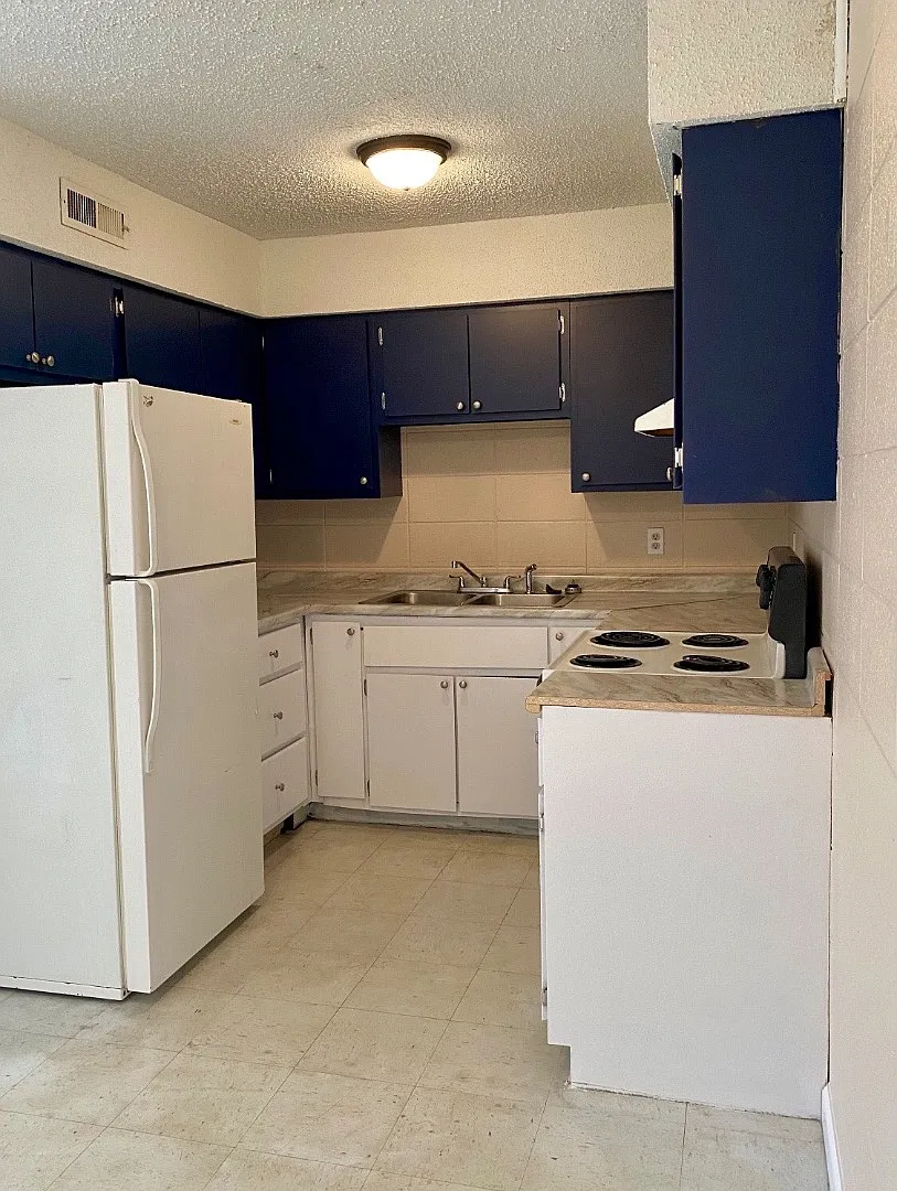 3322 S Westwood Blvd - Apt 18 — Photo 2