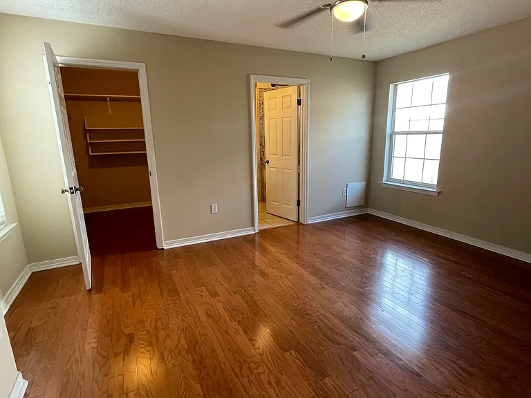 608 Medford Dr — Photo 3