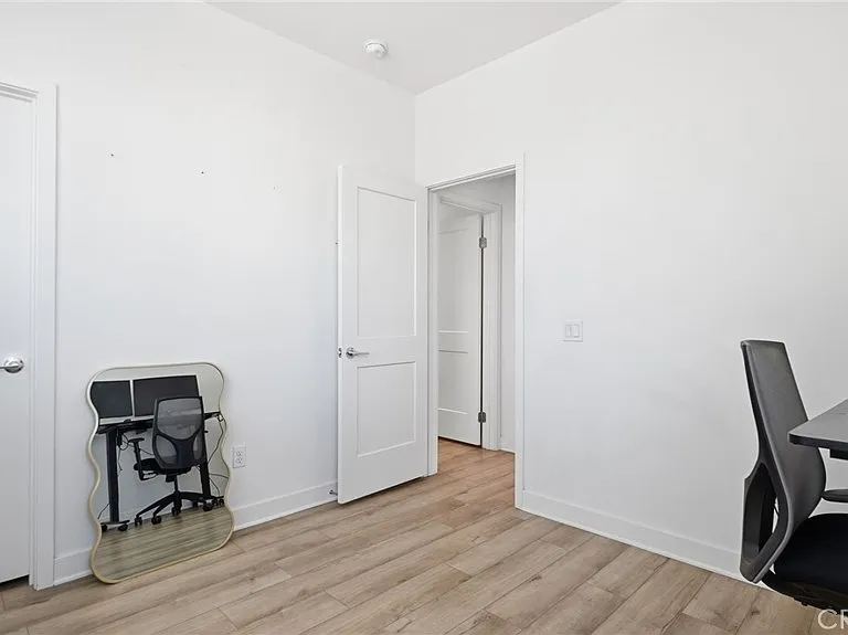 2560 Valentina Way — Photo 15