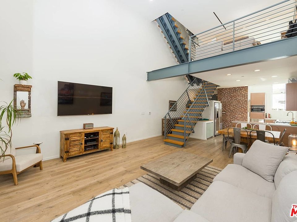 1st image of 1220 N Orange Grove Ave APT 2