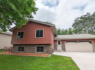 4265 Heritage Dr, Vadnais Heights, MN 55127