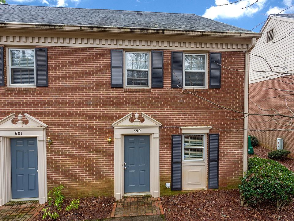 End unit in nice all brick complex; walk to Avalon and hot downtown Alpharetta