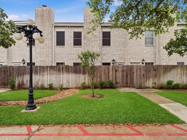 17597 Red Oak Dr #7597, Houston, TX 77090
