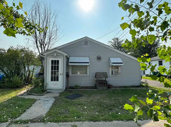 1310 Shore Dr, Marinette, WI 54143