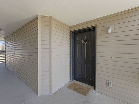 4th image of 1936 N Crest Rd