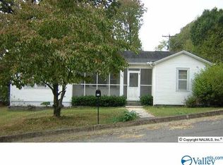 402 8th St, Fort Payne, AL 35967