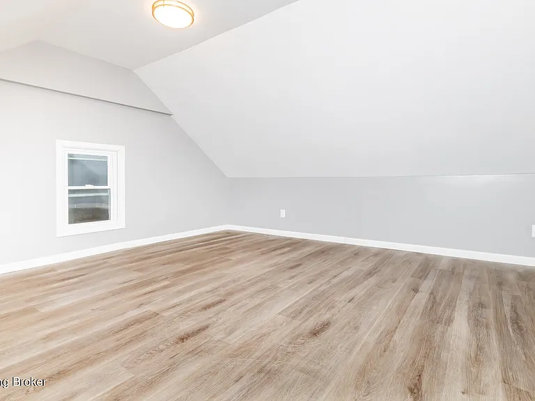 204 W Warfield St — Photo 19