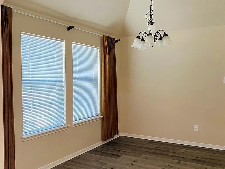 24710 Cobble Canyon Ln — Photo 3