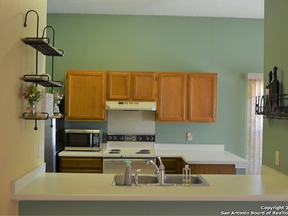 4th image of 9411 Valley Way Dr