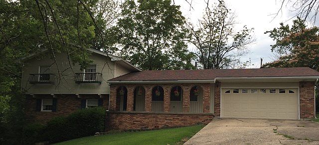 1st image of 821 Hinton Dr