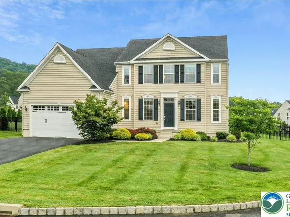 3526 Clarinbridge Way W, Center Valley, PA 18034