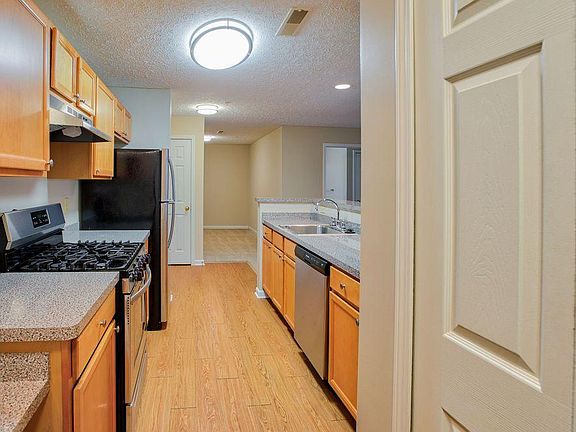 2nd image of 1660 Hampton Knoll Dr #4t1gdpfmt